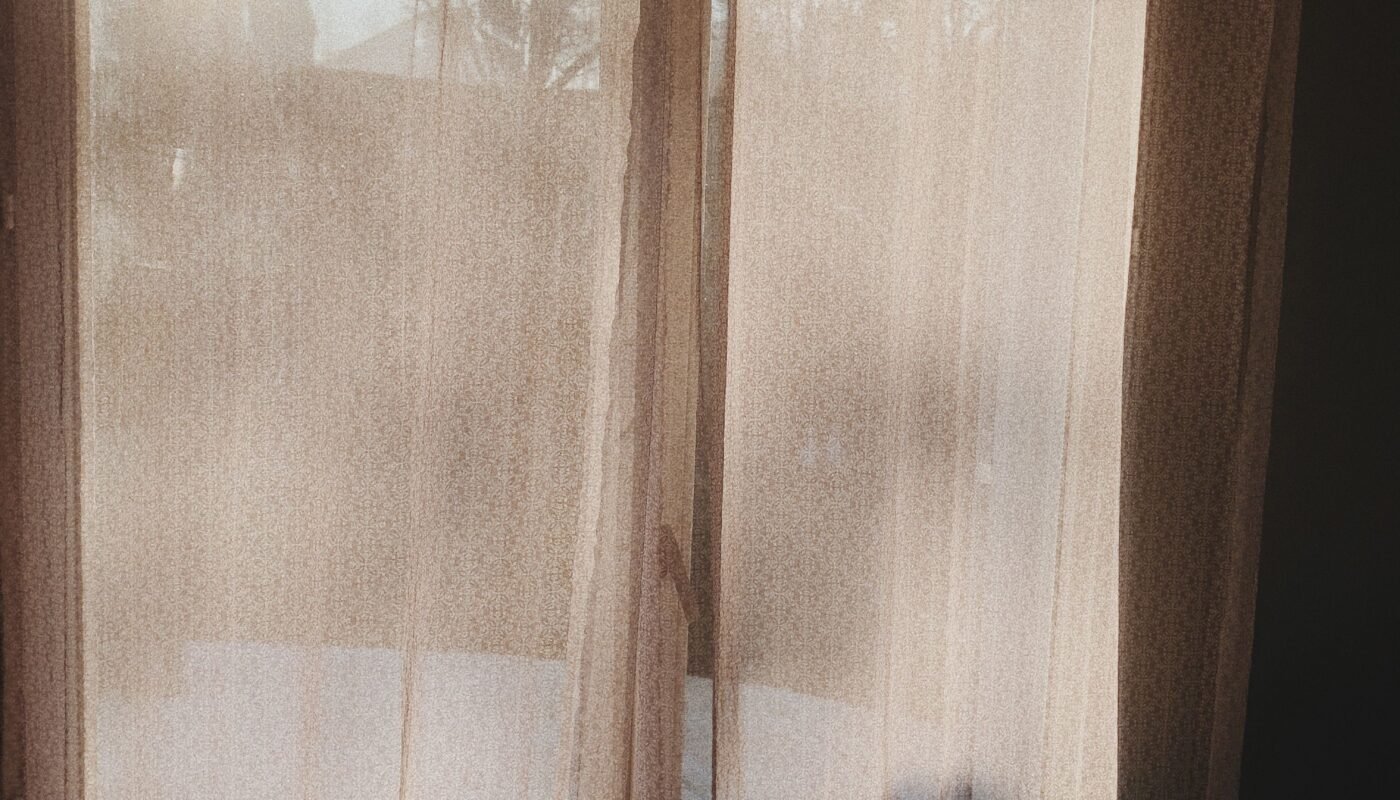 Living Room Curtains: Choosing the Right Style