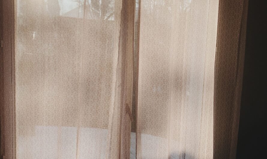 Living Room Curtains: Choosing the Right Style