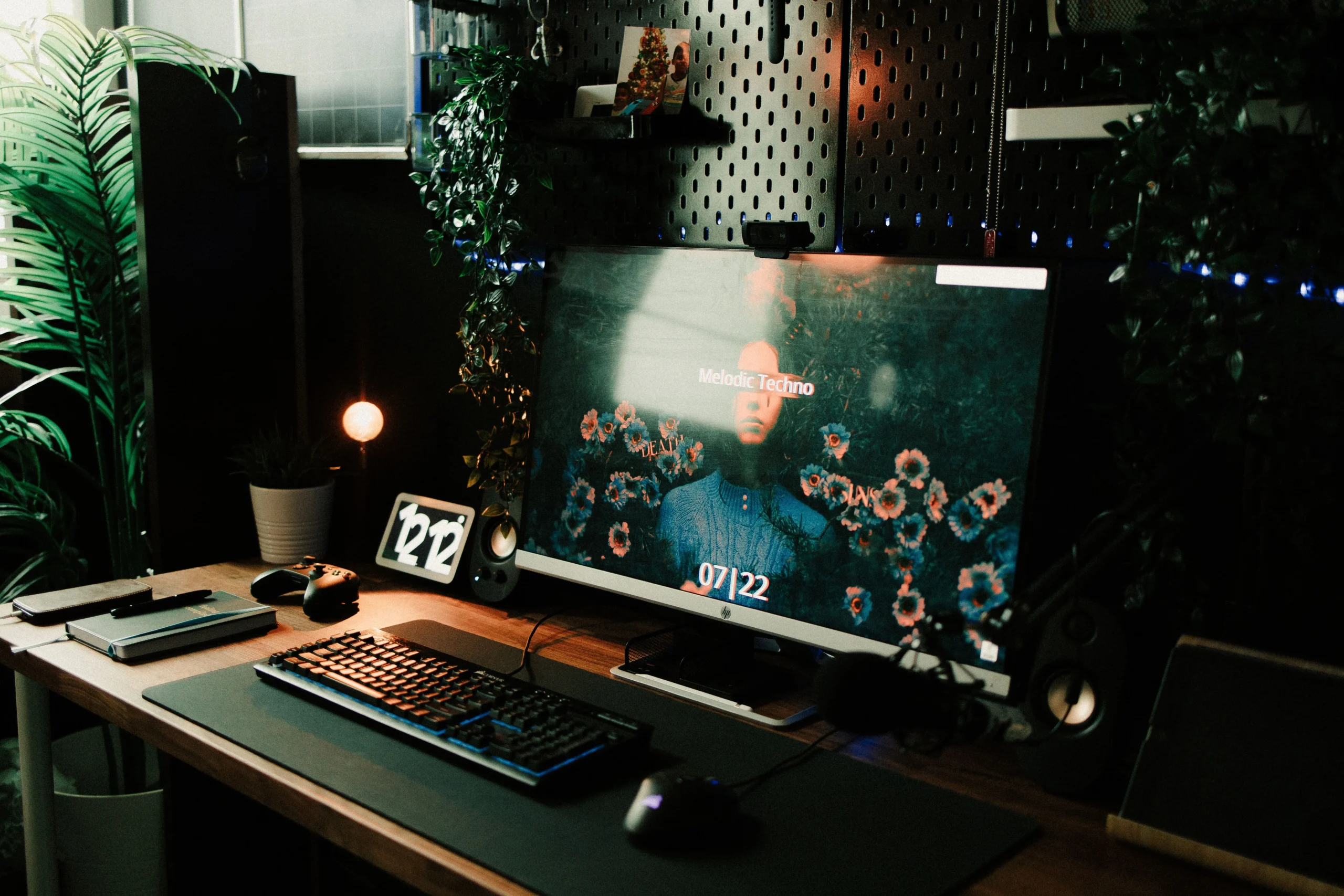 home office desk design with plants and organised setup